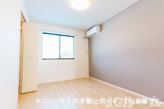 柏崎市城塚のアパートの洋室