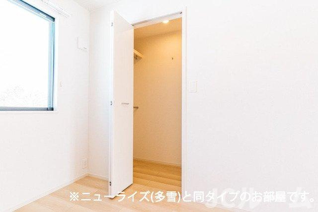 柏崎市半田３丁目のアパートの収納