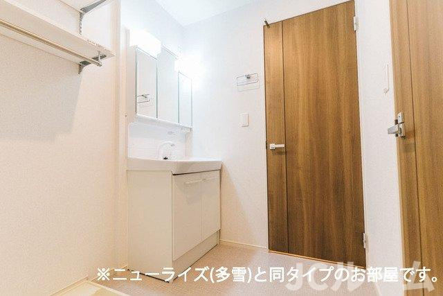 柏崎市半田３丁目のアパートの洗面所