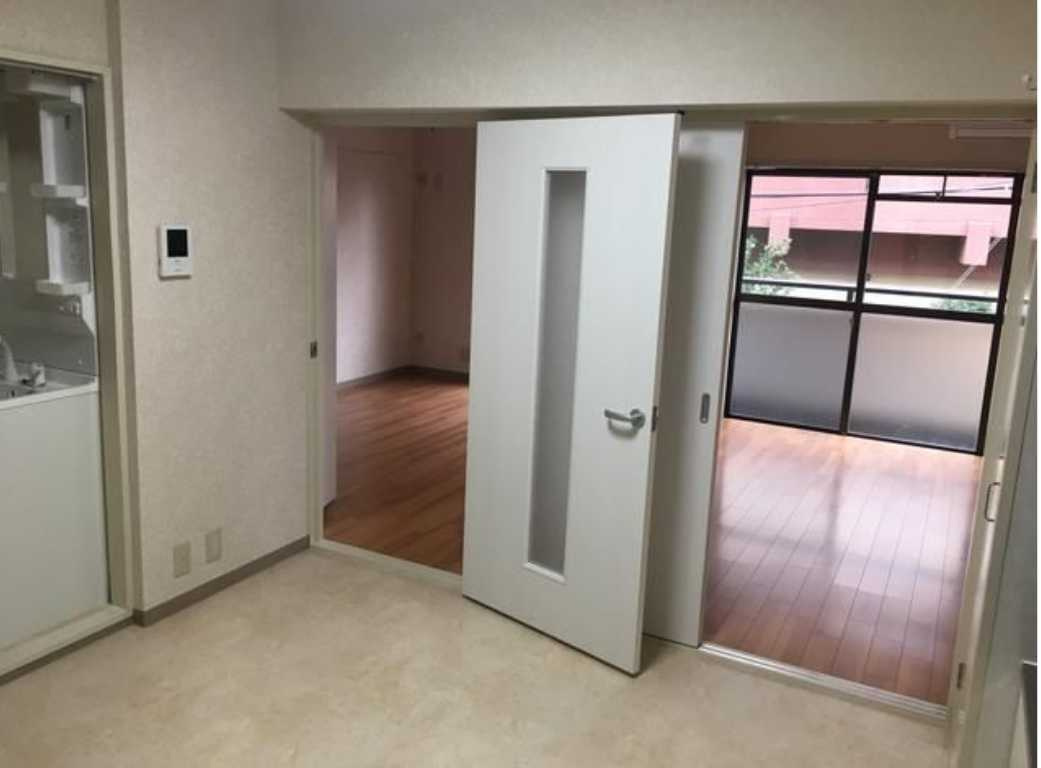 ロイヤルコート瀬田　陽当たり良好　独立洗面台　子供相談の居間・リビング