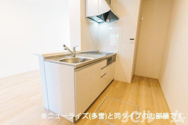 柏崎市半田３丁目のアパートのキッチン