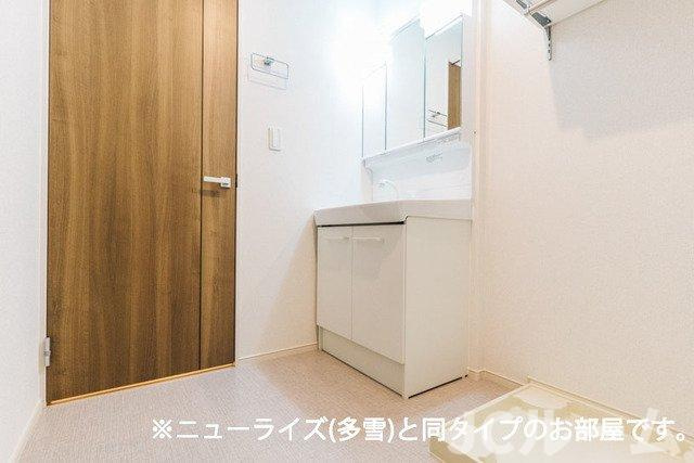 柏崎市半田３丁目のアパートの洗面所
