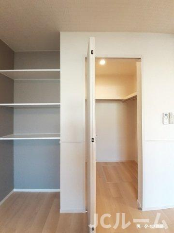 柏崎市半田３丁目のアパートの収納