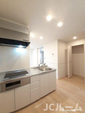 柏崎市半田３丁目のアパートのキッチン