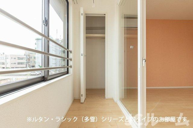 柏崎市岩上のアパートの内装