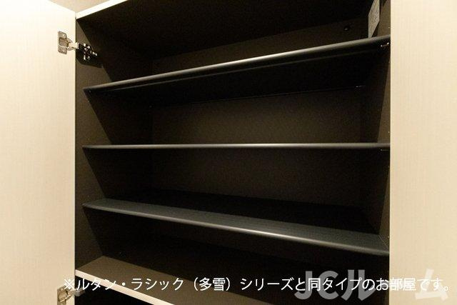 柏崎市岩上のアパートの収納