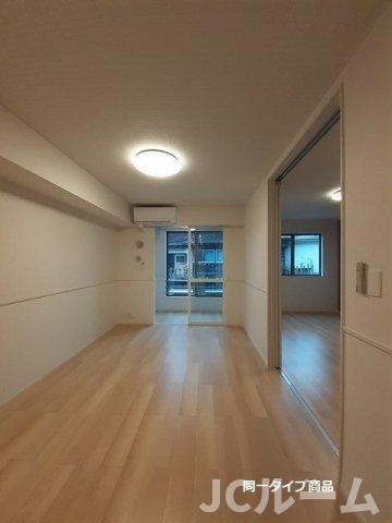 柏崎市城塚のアパートの居間・リビング