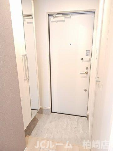 柏崎市東長浜町のアパートの玄関