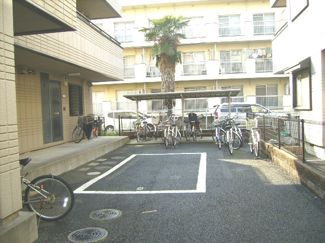 アベニュー城山Ｂ棟のその他共用部分|★屋根付き駐輪場★