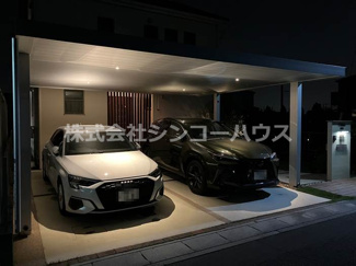 【駐車場】 | ライトアップが映え、お車や夜の外観を引き立てます！