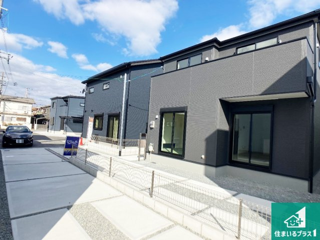 加古川市東神吉町西井ノ口　第6期　新築一戸建ての前面道路含む現地写真|周辺は閑静な住宅街！前面道路広々で車の出し入れも便利です。駐車が苦手な方でも安心して車庫入れできます！