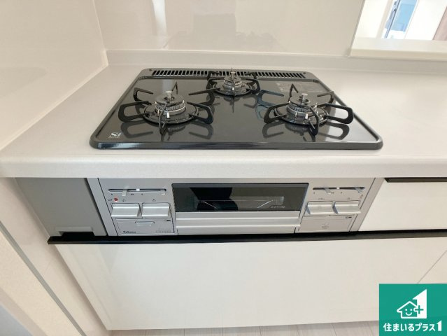 加古川市東神吉町西井ノ口　第6期　新築一戸建ての設備|ダブル高火力Ｓｉセンサー付きコンロ！３口あるので、まとめて料理をする時も大活躍！