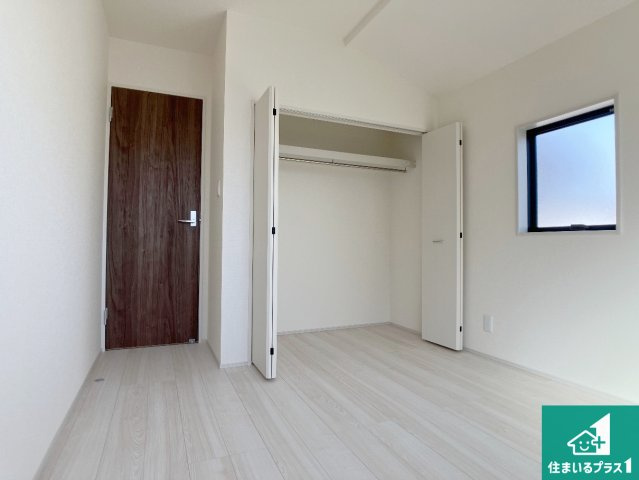 加古川市東神吉町西井ノ口　第6期　新築一戸建ての洋室|シンプルな洋室は、自分好みのインテリアが楽しめます♪ご家族とインテリアや家具を選びに行くのは新築購入時の醍醐味の一つです。ぜひお楽しみください♪