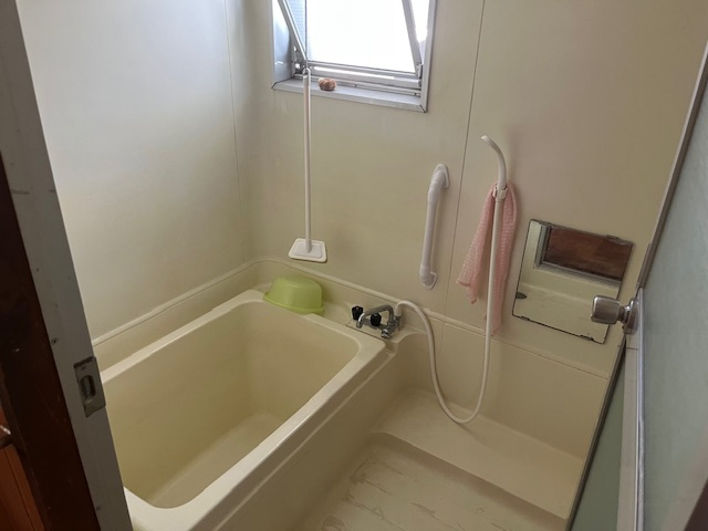 片岡戸建ての浴室