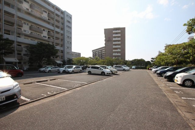 ふよう香椎浜ハイツB壱号棟の駐車場