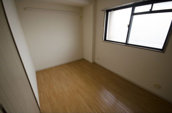 アビタシオン十番の寝室|開放的な寝室です