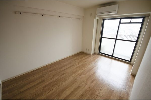 アビタシオン十番の洋室|落ち着いた色調の洋室です