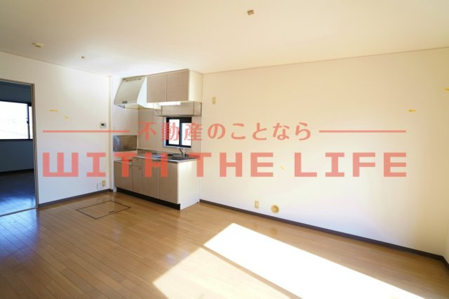 アドバンテイジ三潴【キャッシュバック対象】の居間・リビング|ゆったり過ごせるリビングです