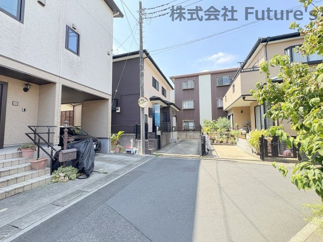 三郷市早稲田6丁目　中古戸建の前面道路含む現地写真|前面道路含む現地写真です。