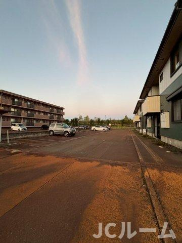 フォーシーズンAの駐車場