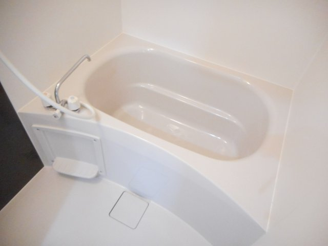 ラピードの浴室|広い浴槽です