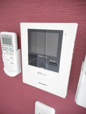 ラピードのセキュリティ|来客を確認できて安心なTVモニター付きインターホン