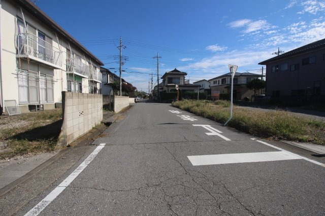 壬生町幸町3丁目の前面道路含む現地写真|北側道路（2025年10月撮影）