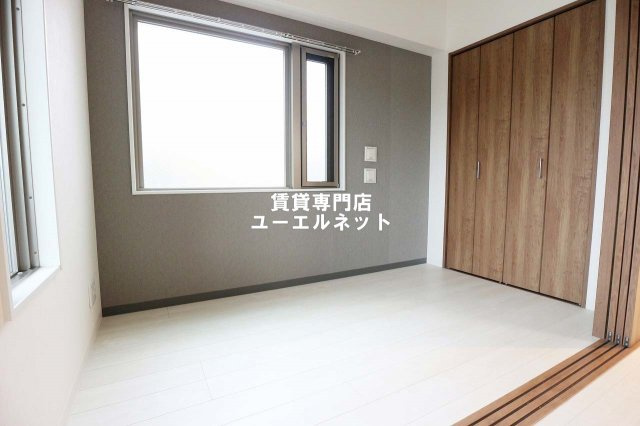 【寝室】 | アンフィニ17マローネ | 明るく開放感のある居室で、自分だけのくつろぎ空間を。