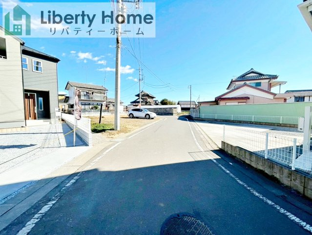 古河市上辺見第10　新築戸建　1号棟の前面道路含む現地写真