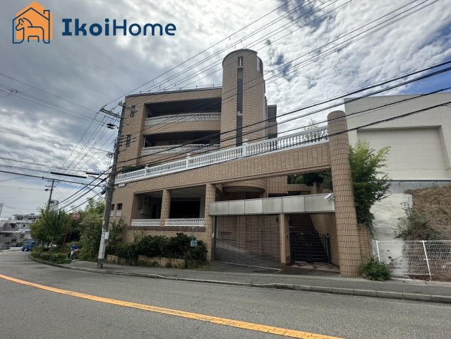 明石市東野町　中古戸建のエントランス|～ご見学に関して～平日や夜間でもご案内可能。決まったお時間で身動きが取れない方も臨機応変に対応しま