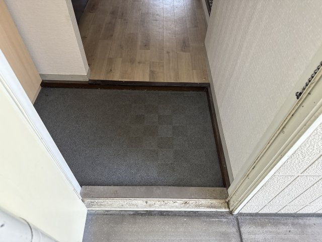 ハイネスS　Aの玄関