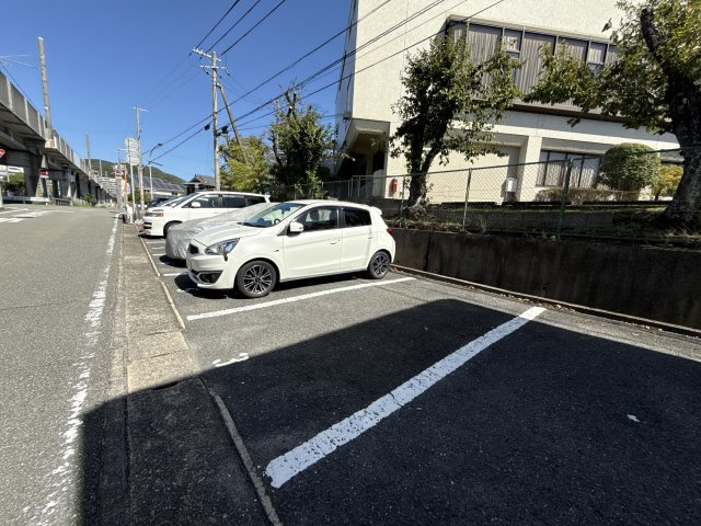 ハイネスS　Aの駐車場