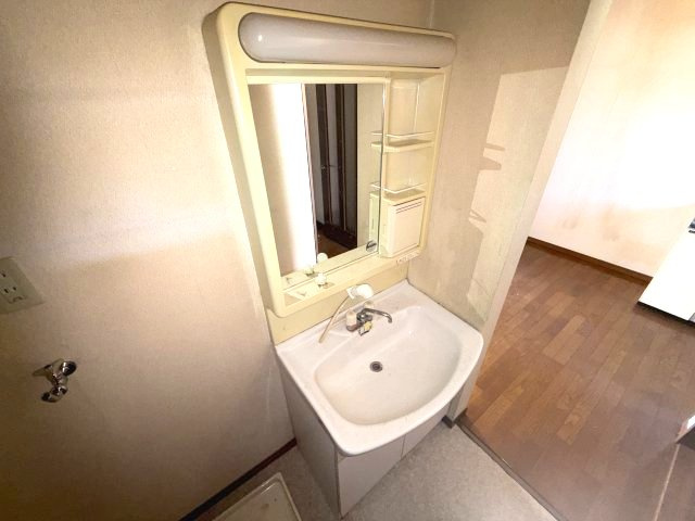 【独立洗面台】 | スカイハイツ | 独立洗面化粧台が付いています