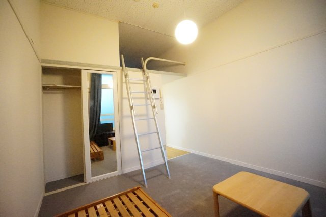 レオパレスフラワーの居間・リビング