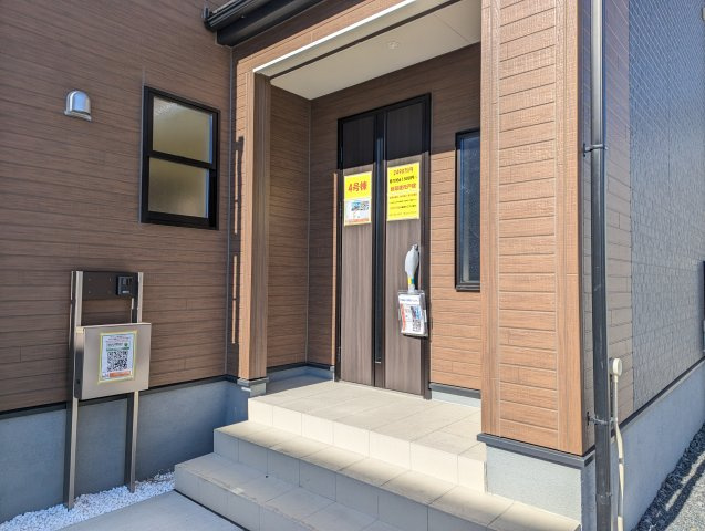 ひたちなか市稲田　10期の玄関|エントランスです。帰りたくなる家、住む幸せ、ご見学の際はお問合せ下さい。心よりお待ちしております～。