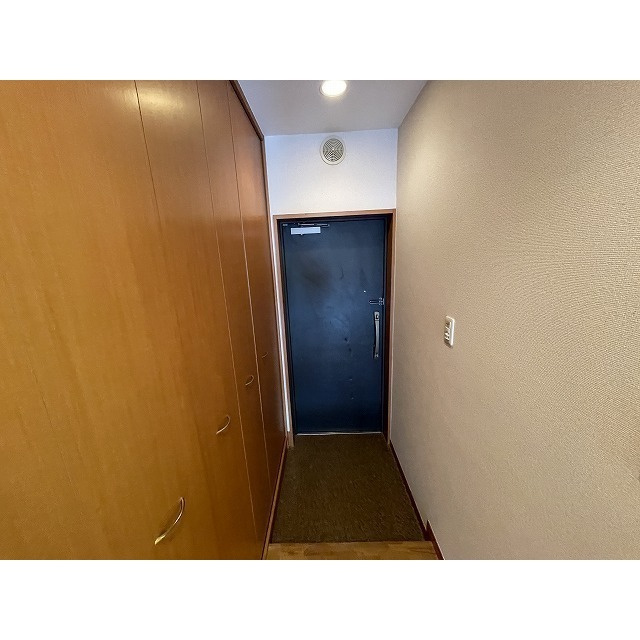 グランデュール千鳥の玄関|収納もある玄関です