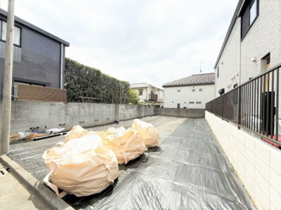 【外観】 | 【仲介手数料４２０万円が無料！】■経堂駅１０分■参考建物２，７００万円（１１４平米）あり | 【お得な諸費用サービスキャンペーン中！！】
■詳細は「物件概要」の「諸費用」欄をご確認下さい！
■経堂駅１０分
■建物参考プラン（１１４平米、４ＬＤＫ＋車２台）２，７３０万円あり