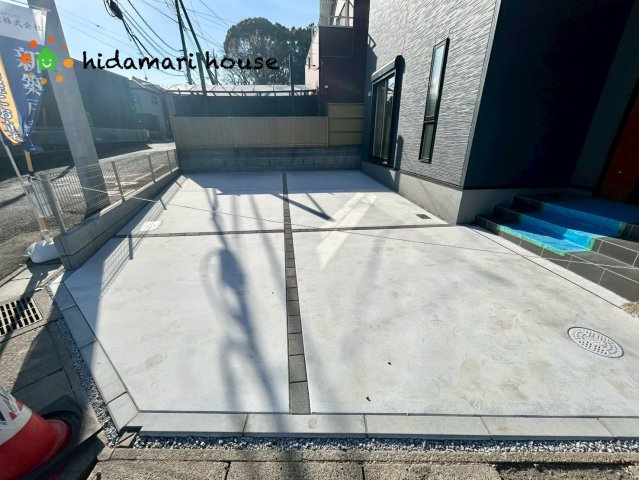 見沼区深作4期　新築戸建　リーブルガーデン01の前面道路含む現地写真