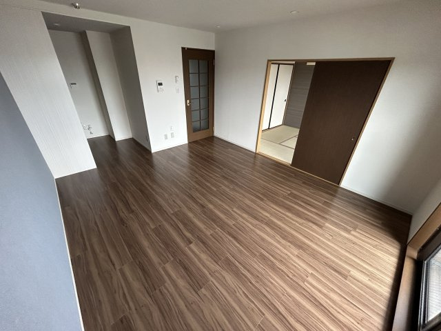 エマーレ北越谷の居間・リビング|参考写真別号室