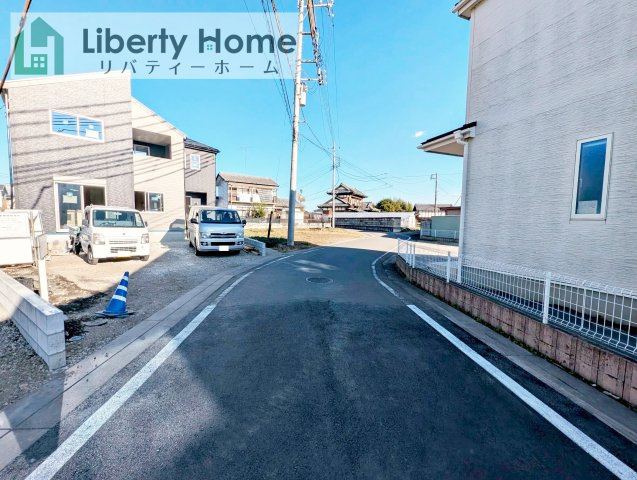 古河市上辺見第10　新築戸建　2号棟の前面道路含む現地写真