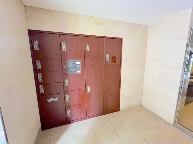 アクロス空港イーストステージのエントランス