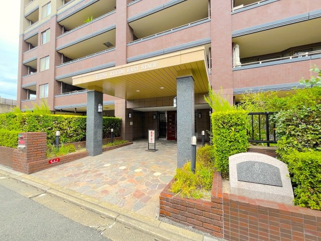 アクロス空港イーストステージのエントランス
