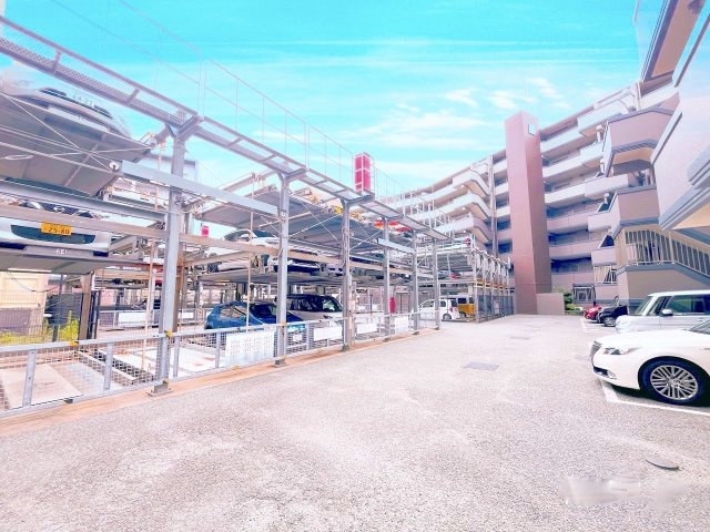 アクロス空港イーストステージの駐車場