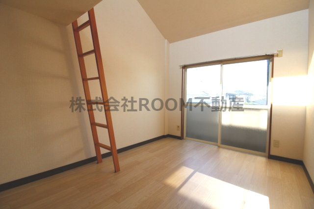 メイプルコート一万城の居間・リビング|ゆったり過ごせる居間です