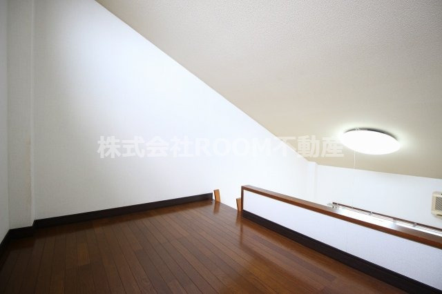 メイプルコート一万城の洋室|スタンダードな洋室です