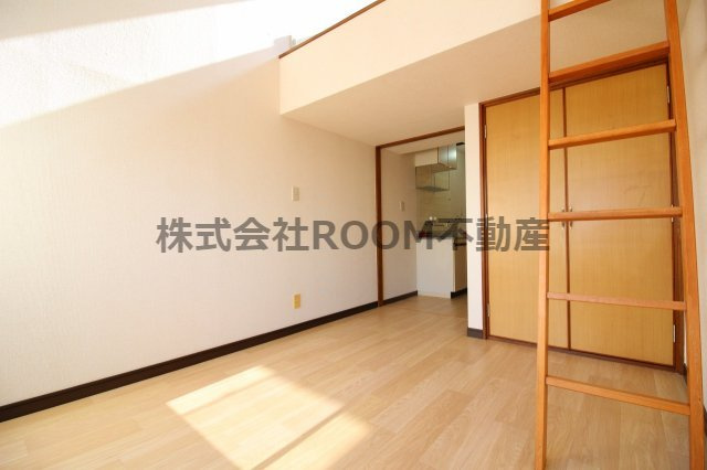 メイプルコート一万城の居間・リビング|こちらのリビングで趣味の時間をお楽しみください