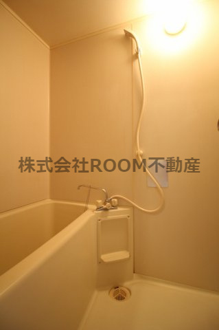 メイプルコート一万城の浴室|お風呂で日々の疲れを落としましょう