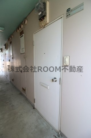 メイプルコート一万城の玄関|収納もある玄関です