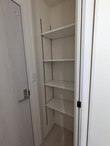 ひたちなか市稲田　10期の収納|2階のクローゼットには棚がついており、小物などがたっぷり収納できます♪