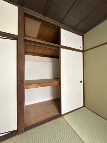 五色山2丁目貸家の収納